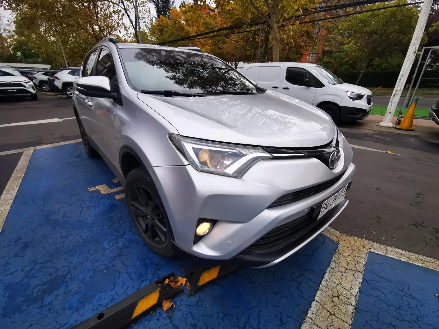 Station Wagon Toyota Rav 4